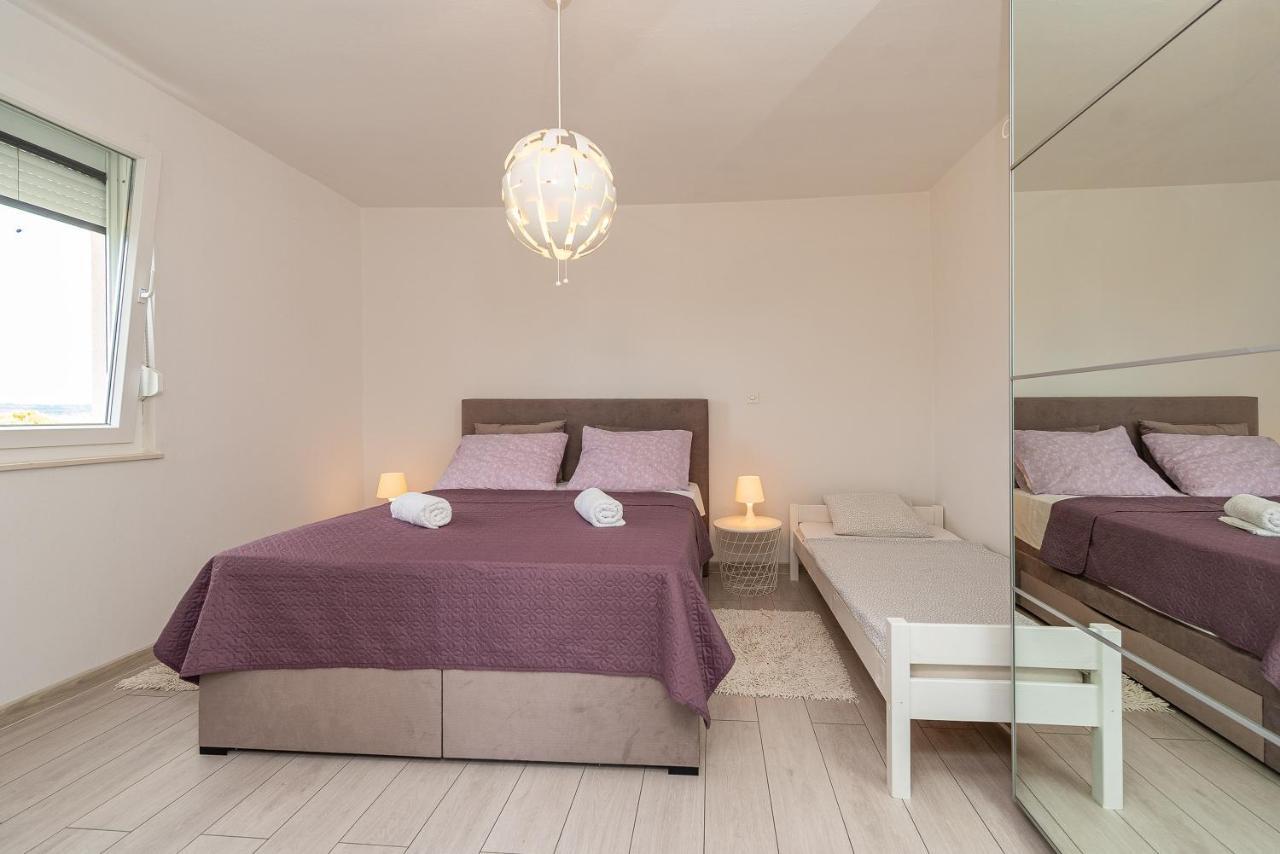 Vila Luna Apartments Zára Kültér fotó